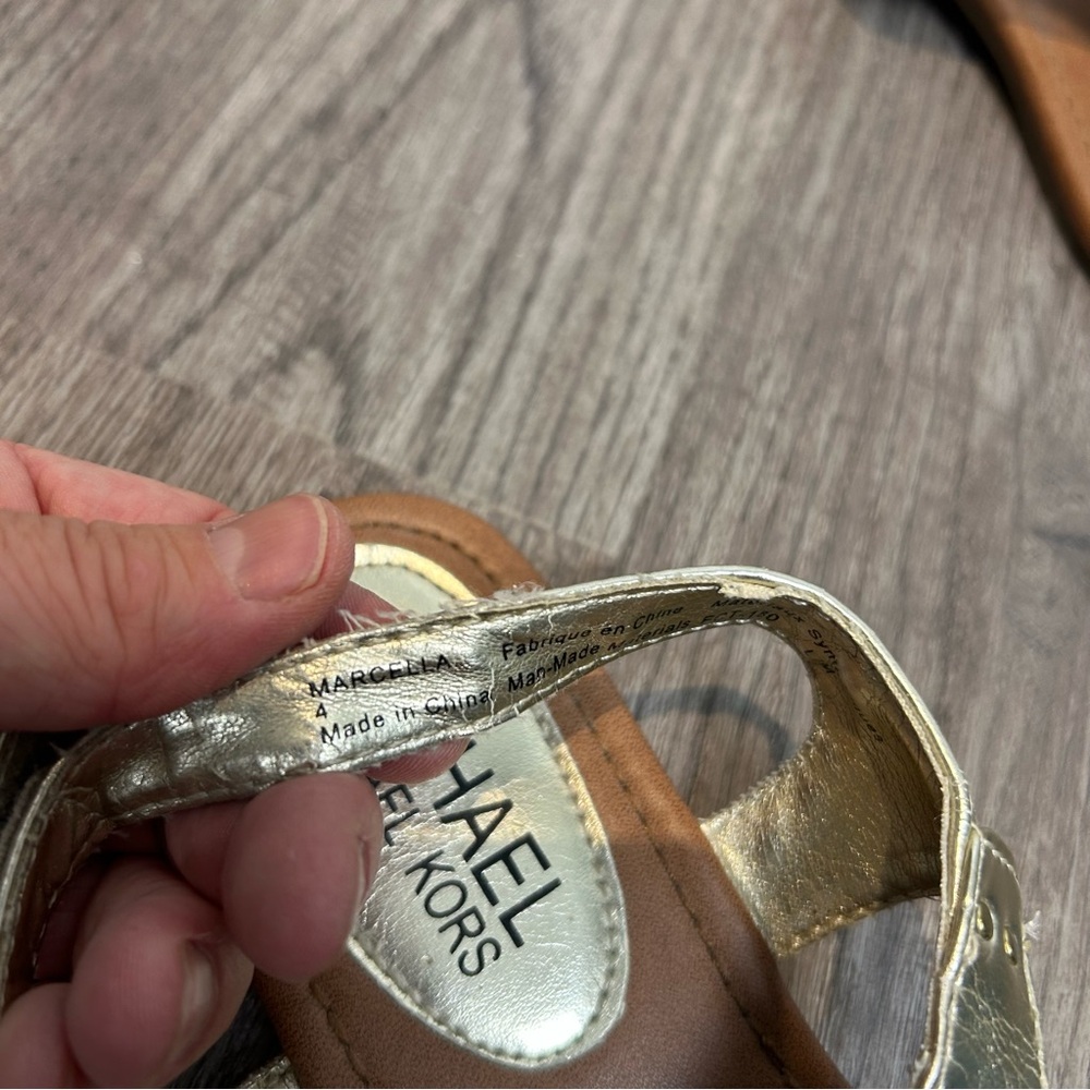 Michael Kors Metallic Gold Sandals with buckle - Picture 3 of 7